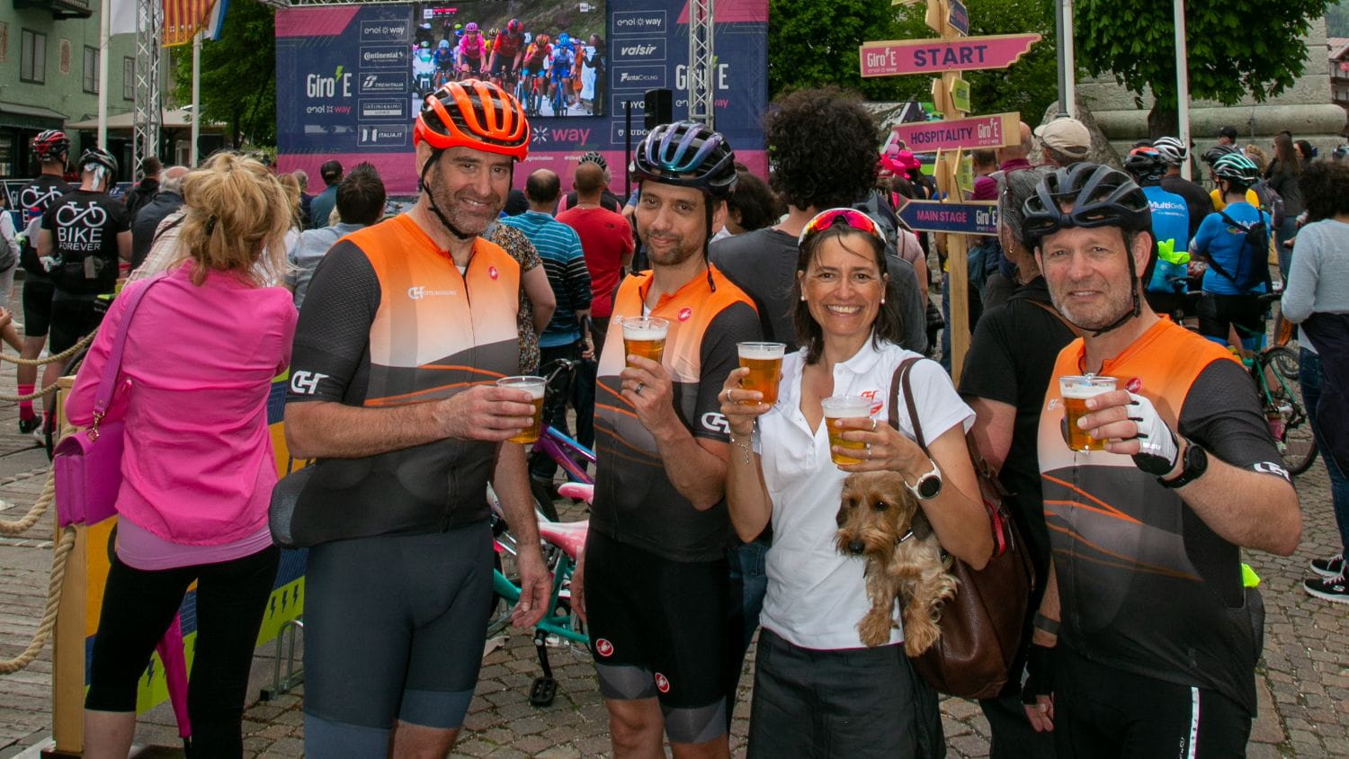 Giro-d-Italia-Bike-Tour-Cheers-Beer