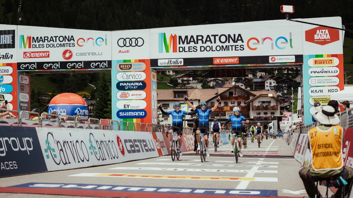 Maratona-dles-Dolomites-Bike-Tour-Finish-Line